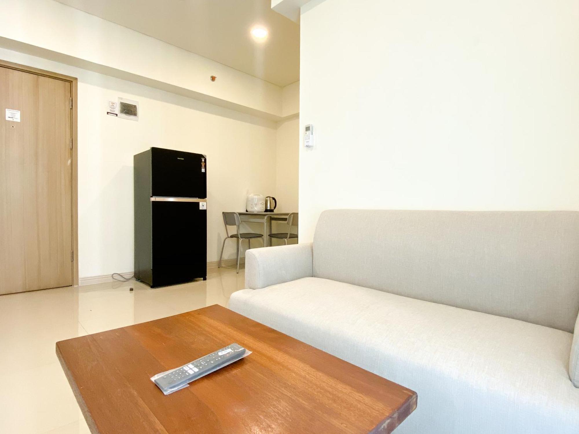 Cozy Living And Modern Look 2Br At Meikarta Apartment By Travelio Cikarang Buitenkant foto