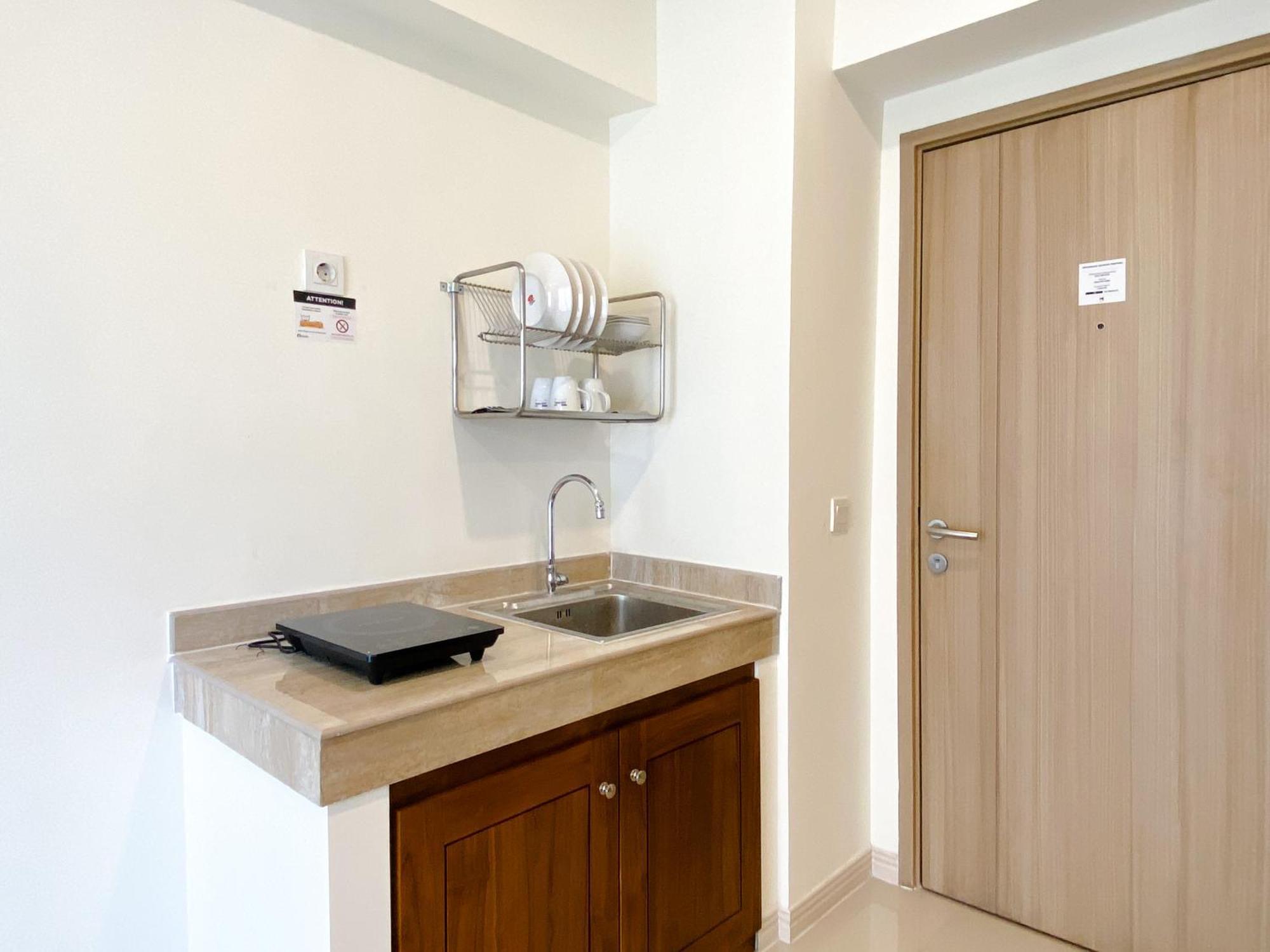 Cozy Living And Modern Look 2Br At Meikarta Apartment By Travelio Cikarang Buitenkant foto