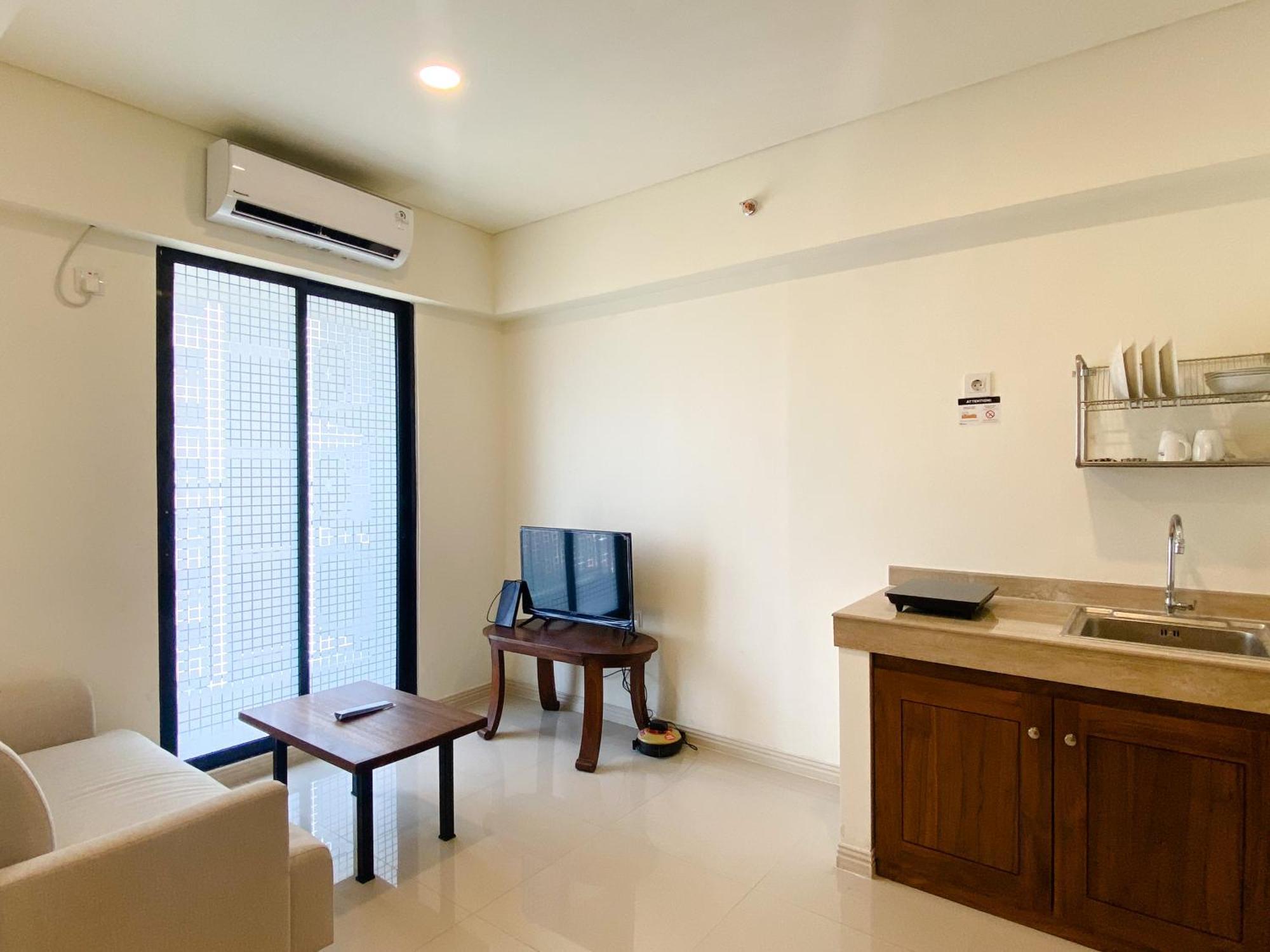 Cozy Living And Modern Look 2Br At Meikarta Apartment By Travelio Cikarang Buitenkant foto