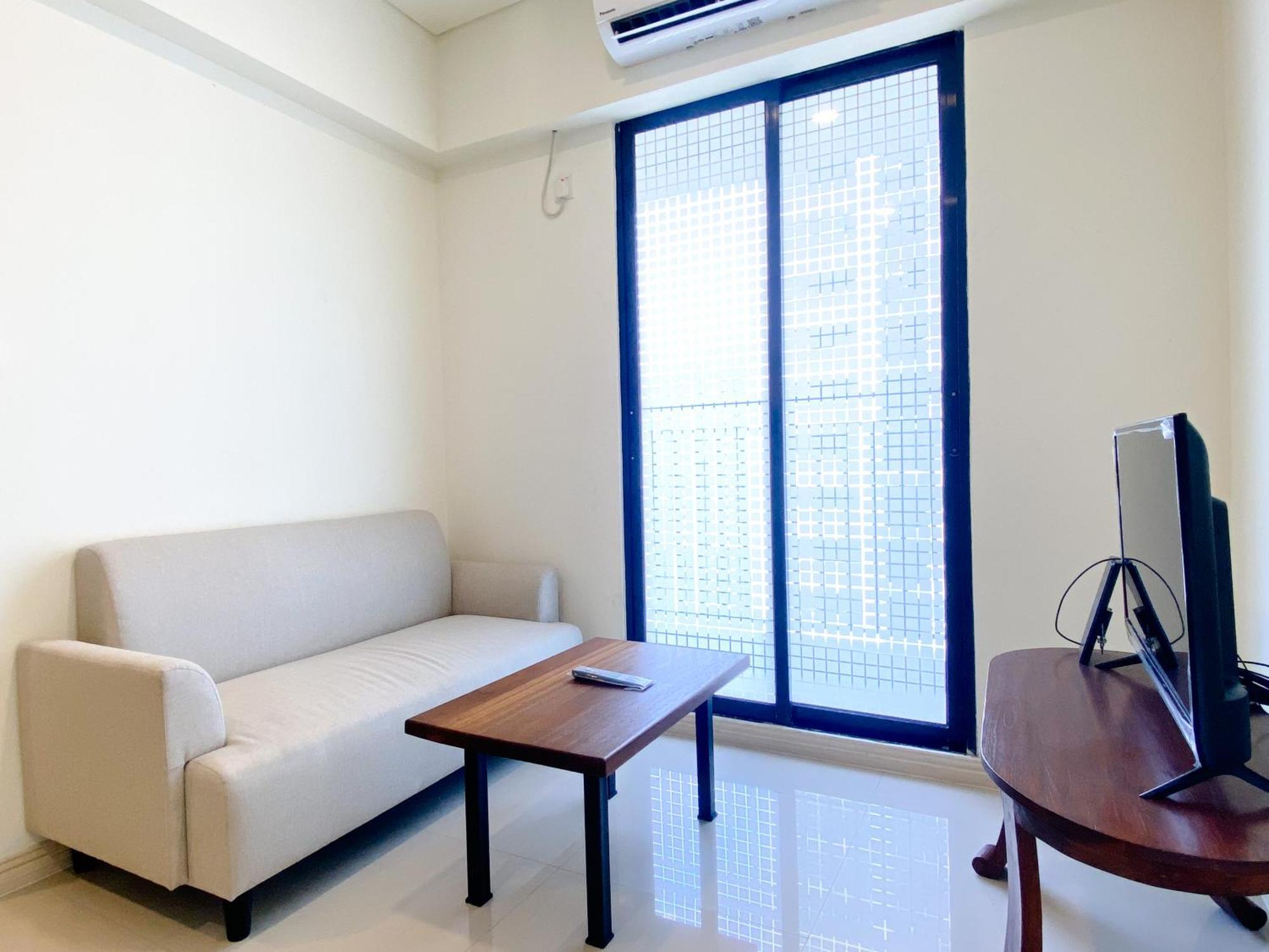 Cozy Living And Modern Look 2Br At Meikarta Apartment By Travelio Cikarang Buitenkant foto